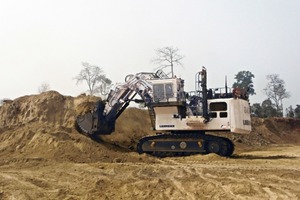 The approved Liebherr Mining Excavator R 9400 is now available also with a shovel