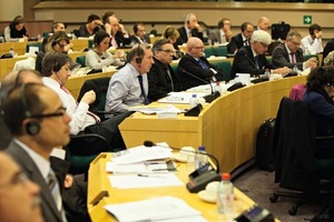 2 Attentive listeners during the forum with (center) Günther Hoffmann (BMVBS), Dr. Jörg Demmich (Knauf), Thomas Bremer (VG-Orth), Holger Ortleb (BV Gips)
