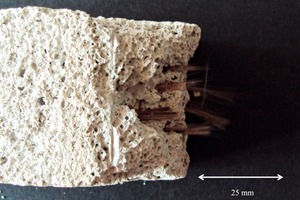 3 Extremely thick bundle of fibres in reinforced cellular concrete (AR-fibres, Ø 15 µm)