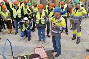 1 The students had the chance to see at the first hand how the experts prepare the next blasting ...