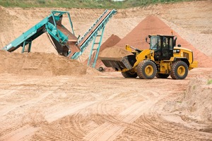 The new Cat® M-Series Small Wheel Loader 938M in operation