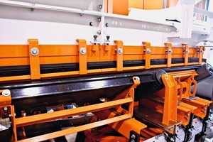 2 The unique design improves skirtboard sealing for improved control of dust and spillage