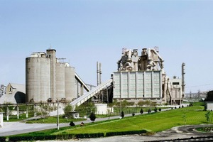 1 In Serbia, over 100 000 t of oil sludge had accumulated over a period of 20 years in the northern part of the country. Working with NIS, the local oil company, the Geocycle teams supervises the entire value chain and helped co-process 10 000 t of waste in the Beocin cement plant in 2016