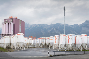 1 Overlooking the mountain panorama: Sennwald is home to one of Röfix’s five branches in Switzerland. The manufacturer needed a flexible packaging line for different building materials
