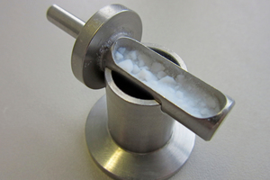 11 Specimen mount of mercury porosimeter containing fumed silica