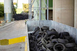 2 … they get to the feeding and dosing box that is equipped with a moving floor