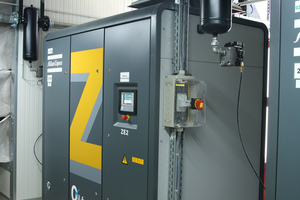3 The two ZE 2 low-pressure compressors are designed for discharge pressures of about 2.5 bar gauge. At the Schomburg plant, a pressure of about 1.7 bar is adequate to unload the aggregates from the silo trucks