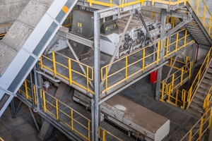 3 A drum magnet pulls ferrous impurities out of the mass. After this the RDF passes through a disc screen to separate particles larger than 70 mm from the mass. Then the material comes onto a weighbelt scale