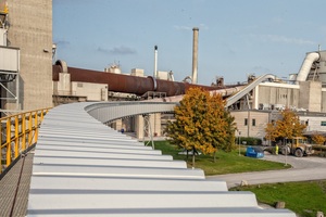 In order to be able to convey fuels to the rotary kilns, Beumer Group supplies efficient solutions such as the Pipe Conveyor
