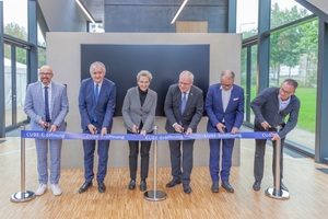 3 The inauguration ceremony with Thomas Kralinski, State Secretary, Saxon State Ministry for Economics, Labour and Transport; Thomas Schmidt, Minister of State, Saxon State Ministry for Regional Development; Prof. Ursula Staudinger, Rector Technische Universität Dresden; Prof. Manfred Curbach, Director of the Institute of Concrete   Structures; Hans-Peter Hiepe, Ministerial Councillor in the Innovation Promotion and Structural Strengthening Department of the Federal Ministry of Education and Research; Jan D