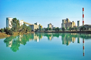 The Heidelberg Materials cement plant in Bussac-Forêt/France