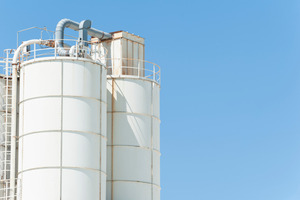 2 Many decarbonization measures are technically feasible. But technically feasible does not mean implementable. While the demand for green cement is increasing, the cement industry is facing specific challenges during the transformation process