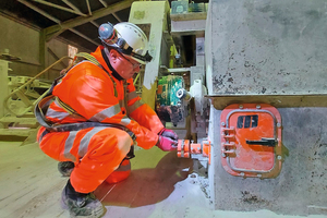 5 A Martin technician installs a remote monitoring sensor to track belt cleaner wear and tension