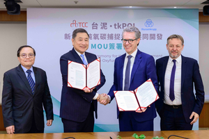 1 From left to right: Ker-Fu Lu, Senior Vice President Taiwan Cement, Nelson A. Chang, CEO Taiwan Cement, Pablo Hofelich, CEO thyssenkrupp Polysius and Luc Rudowski, Head of Innovation thyssenkrupp Polysius