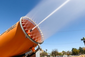 1 With the central pressurized J2P (jet-to-plume) nozzle, the unit offers excellent reach and wind resistance