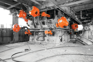 3 A series of air cannons can be programmed to deliver precisely-timed blasts to maximise benefit and maintain flow